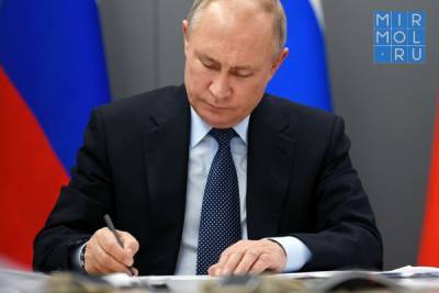 Владимир Путин подписал закон об уголовной ответственности за клевету в интернете