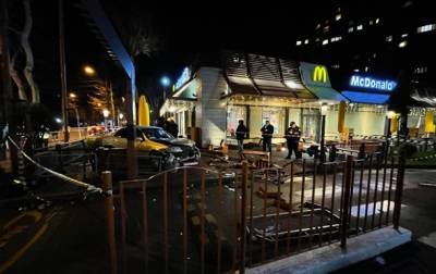 В Одессе авто влетело в McDonalds и сбило человека