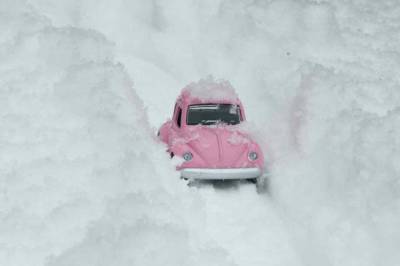 Эксперты объяснили, что делать, если автомобиль застрял в снегу