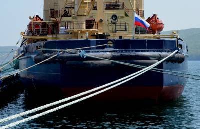 Зеленский запретил судам под российским флагом появляться в украинских водах