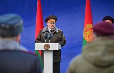 «Наш долг перед нынешним и будущими поколениями – сохранить страну, и мы ее сохраним»: Лукашенко посетил столичный ОМОН