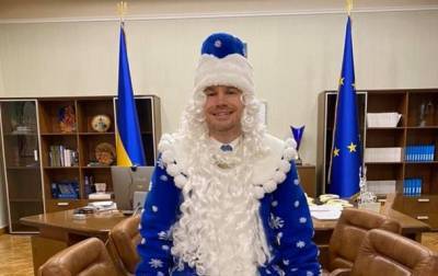 Министр юстиции Малюська в костюме Санта Клауса анонсировал приватизацию тюрем