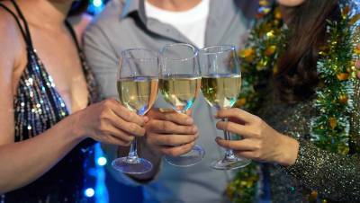 В Роспотребнадзоре рассказали, кому нельзя пить алкоголь в Новый год