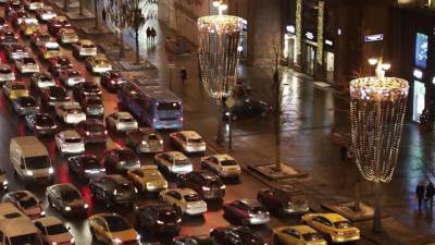"Золотые" километры: цены в московском такси взлетели до небес