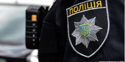 В Николаеве мужчина сломал руку патрульному — полиция