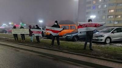 В Минске и ряде других населенных пунктов прошли локальные марши, цепи солидарности и флешмобы