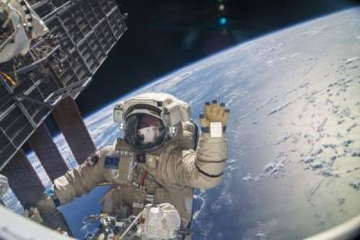 Космонавты поздравили жителей Земли с наступающими праздниками с МКС