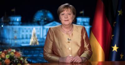 Меркель заявила, что вакцинируется от COVID-19 в порядке очереди