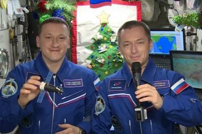Космонавты с борта МКС поздравили землян с наступающим Новым годом