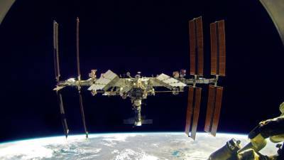 Доставка новогодних подарков российским космонавтам задержится на месяц