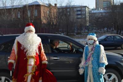 Дед Мороз и Снегурочка из ГИБДД появились на дорогах Читы