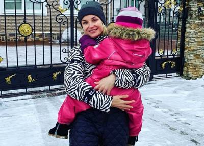 Бывший муж запретил Гагариной вывозить дочку за границу и испортил ей Новый год