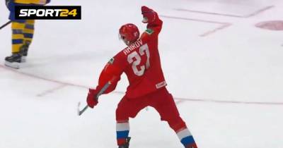 Русский хоккеист спародировал судью после гола на молодежном ЧМ. Арбитры отменили первую шайбу Амиров шведам