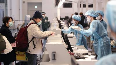 В Японии заявили о возможном режиме ЧС при росте числа заболевших COVID