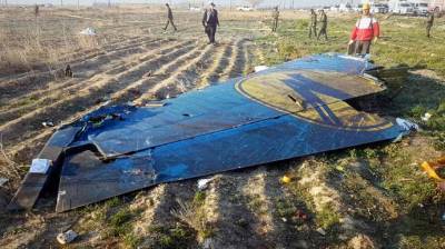 Зеленский присвоил звания Героев Украины членам экипажа сбитого в Иране самолета МАУ