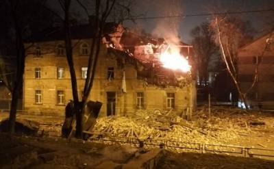 В результате ночного взрыва и пожара в трехэтажном жилом доме в Риге один человек погиб и шестеро получили ранения