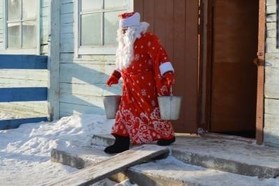 Костромской креатив: Деды-Морозы-волонтеры помогли жителям Нерехты