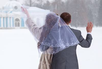 Более 150 пар поженятся в Москве 31 декабря