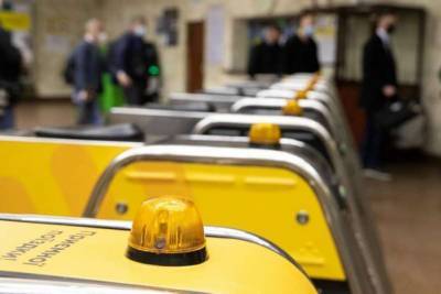 В Киеве в новогоднюю ночь работу транспорта продлят, а ряд станций метро закроют