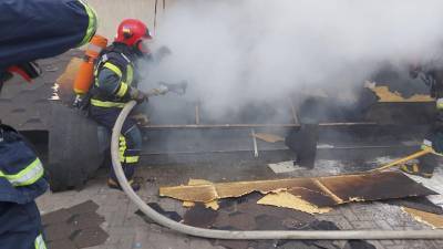 Во время пожара в ТРЦ в Ровно эвакуировали десятки детей