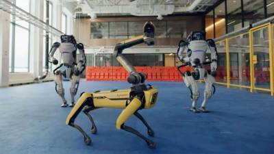 Роботы Boston Dynamics сплясали в честь Нового года (видео)