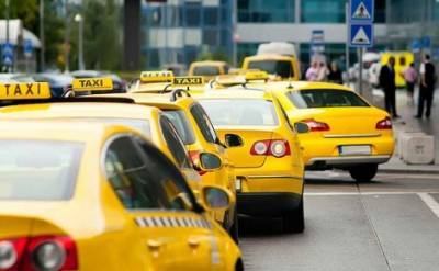 Власти Москвы призвали агрегаторов такси не поднимать цены на поездки в новогодние праздники