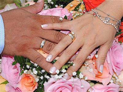 Более 150 пар вступят в брак в Москве накануне Нового года