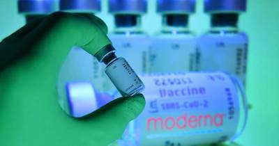 В США работник медцентра намеренно испортил 500 доз вакцины от COVID