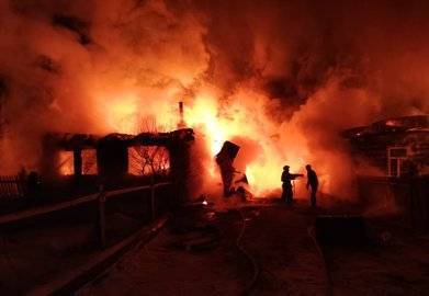 В Башкирии сгорели жилой дом, баня, сарай, бревенчатый летний домик: Есть погибший