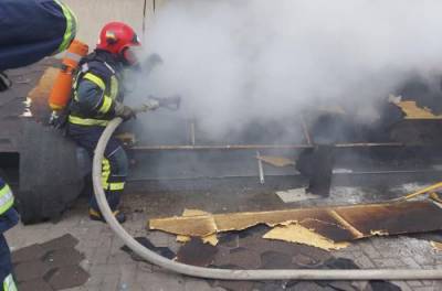 В Ривне во время тушения пожара в ТРЦ "Арена" эвакуировали 53 человека