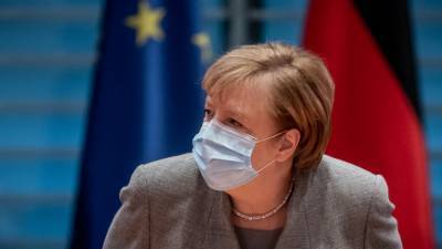 Меркель ждет свою очередь для вакцинации от коронавируса