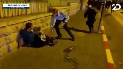 Дал пощечину 12-летнему ребенку: полицейский обвиняется в нападении на демонстрантов