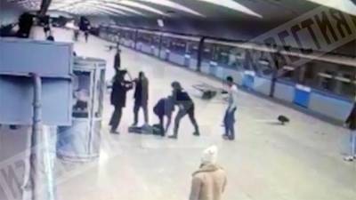 Полиция разняла жесткую драку в московском метро