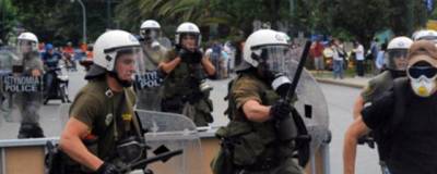 В пригороде Афин из-за продления карантина вспыхнули протесты