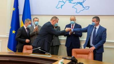 Шмыгаль подписал с инвесторами соглашения о разделе продукции на 7 газоносных участках