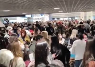 Из-за ледяного дождя в московских аэропортах задержаны более 150 рейсов