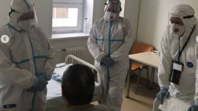 Не унывают: Александр Никишин навестил пациентов КИМа