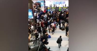 Пассажиры рассказали о задержке рейсов из Домодедово