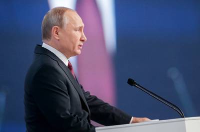 Путин в новогоднем обращении отметил труд тех, кто борется с COVID-19