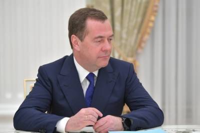 Медведев на видео поздравил россиян с наступающим: Пусть все будет хорошо