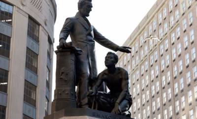 Черные добились сноса памятника отменившему рабство Линкольну