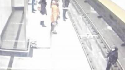Спустившемуся на рельсы в метро мужчине грозит штраф в 1 млн рублей