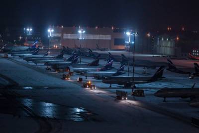 В московских аэропортах из-за непогоды задержали больше 150 рейсов