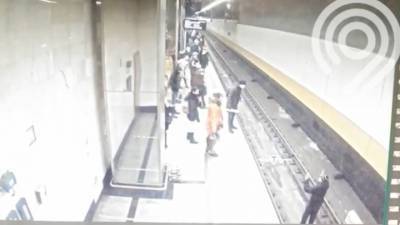 Прыгнувшему на рельсы в метро москвичу грозит штраф в 1 миллион рублей