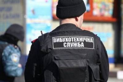 В Киеве взрывотехники нашли гранаты во время обысков заминированного жилого дома