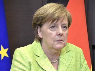 Меркель в новогоднем обращении назвала 2020-й тяжелейшим за 15 лет