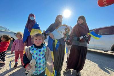 В Сирии из лагеря для беженцев освободили двух украинок с семью детьми