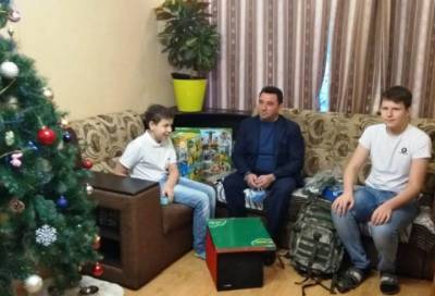 Дети из Лаголово получили подарки от депутат ЗакСа Ленобласти