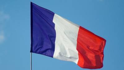 Отец премьер-министра Британии намерен получить французский паспорт