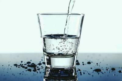 Мужчина чуть не умер, выпивая ежедневно по пять литров воды